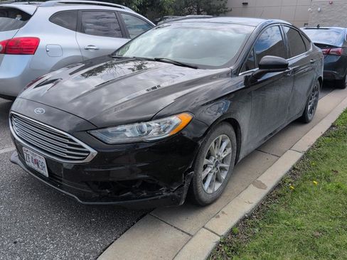 Used 2017 Ford Fusion SE w/ Fusion SE Technology Package FWD image 1