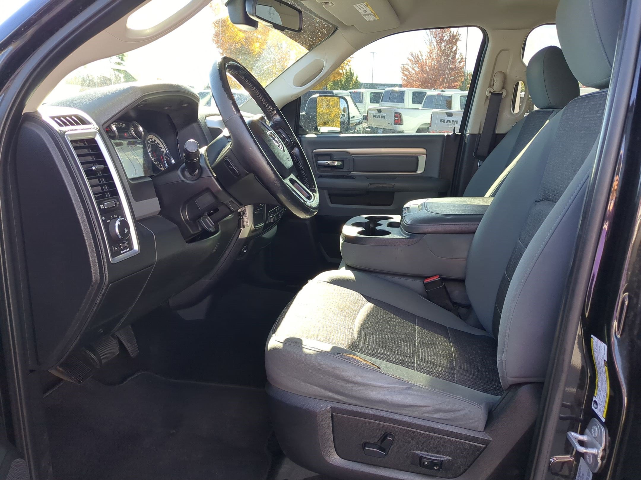 Used 2016 RAM 3500 SLT w/ Comfort Group AWD/4WD image 17