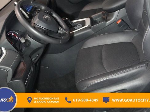 Used 2021 Toyota RAV4 Limited image 9