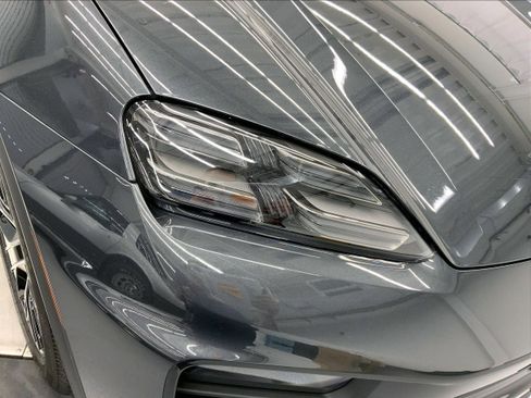 Used 2025 Porsche Macan Electric image 12