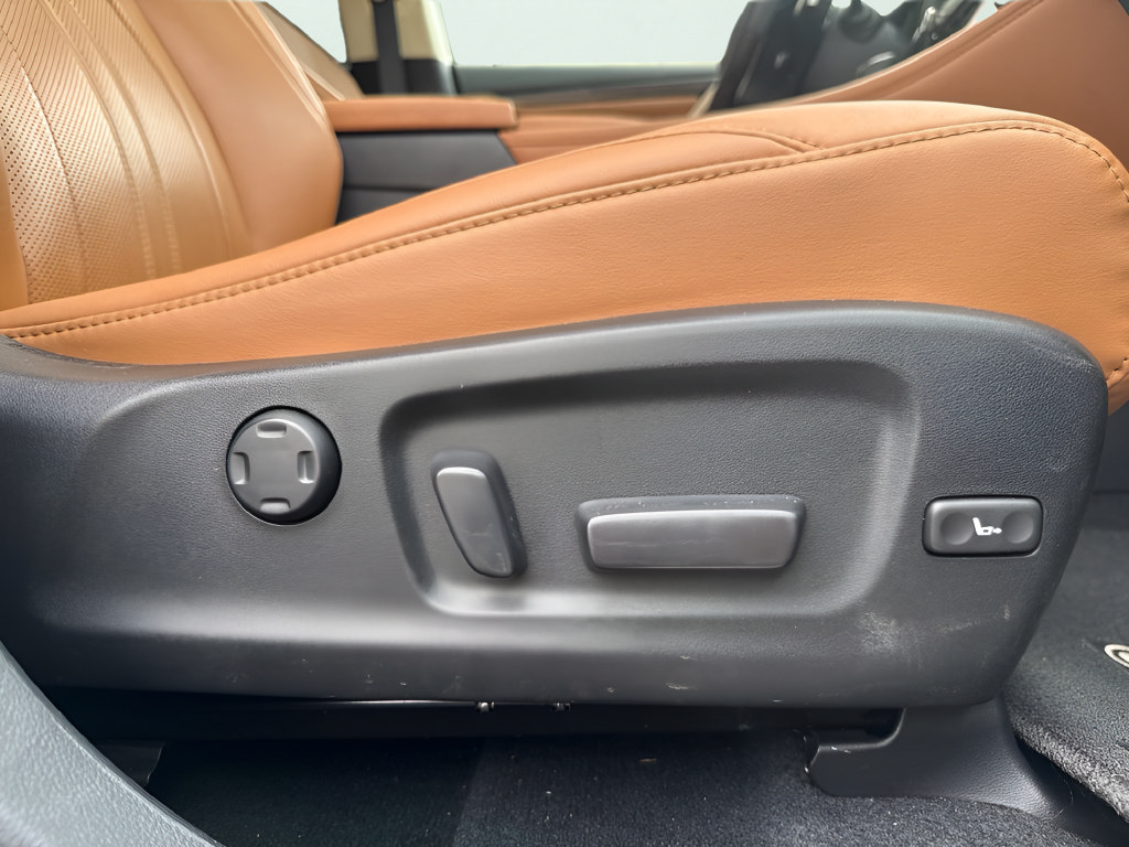 Used 2022 Lexus RX 450h AWD w/ Luxury Package image 40