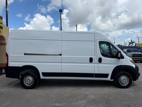 Used 2024 RAM ProMaster 2500 w/ Convenience Group FWD image 7