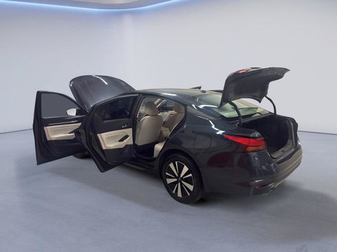 Used 2022 Nissan Altima 2.5 SV w/ SV Premium Package AWD/4WD image 12