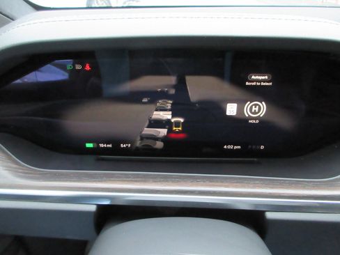 Used 2022 Tesla Model X image 42