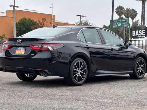 Used 2023 Toyota Camry SE FWD image 4