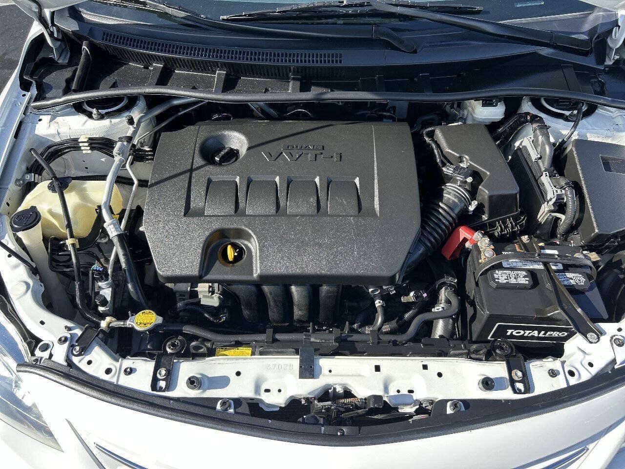 Used 2013 Toyota Corolla LE FWD image 19