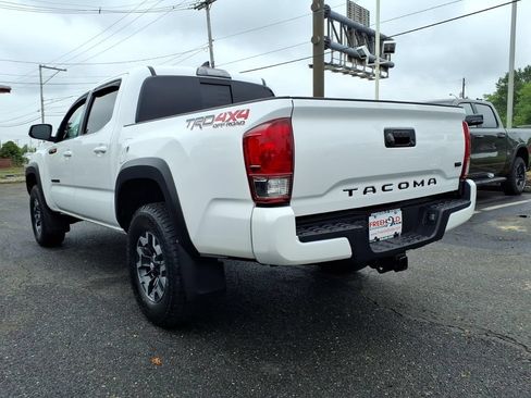 Used 2017 Toyota Tacoma TRD Off-Road w/ Tow Package (A/T) AWD/4WD image 21