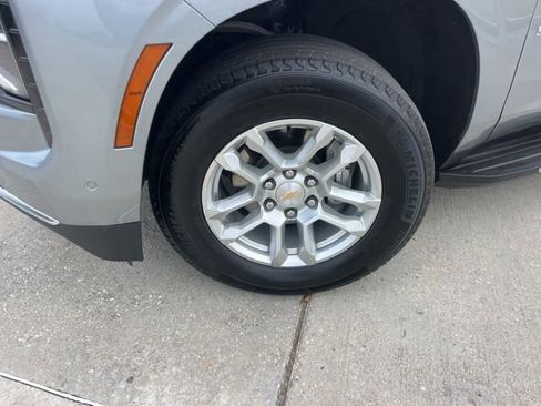 Used 2025 Chevrolet Suburban LT image 36