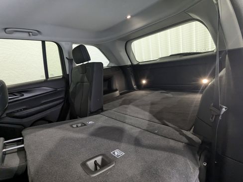 Used 2023 Jeep Grand Cherokee Laredo image 13