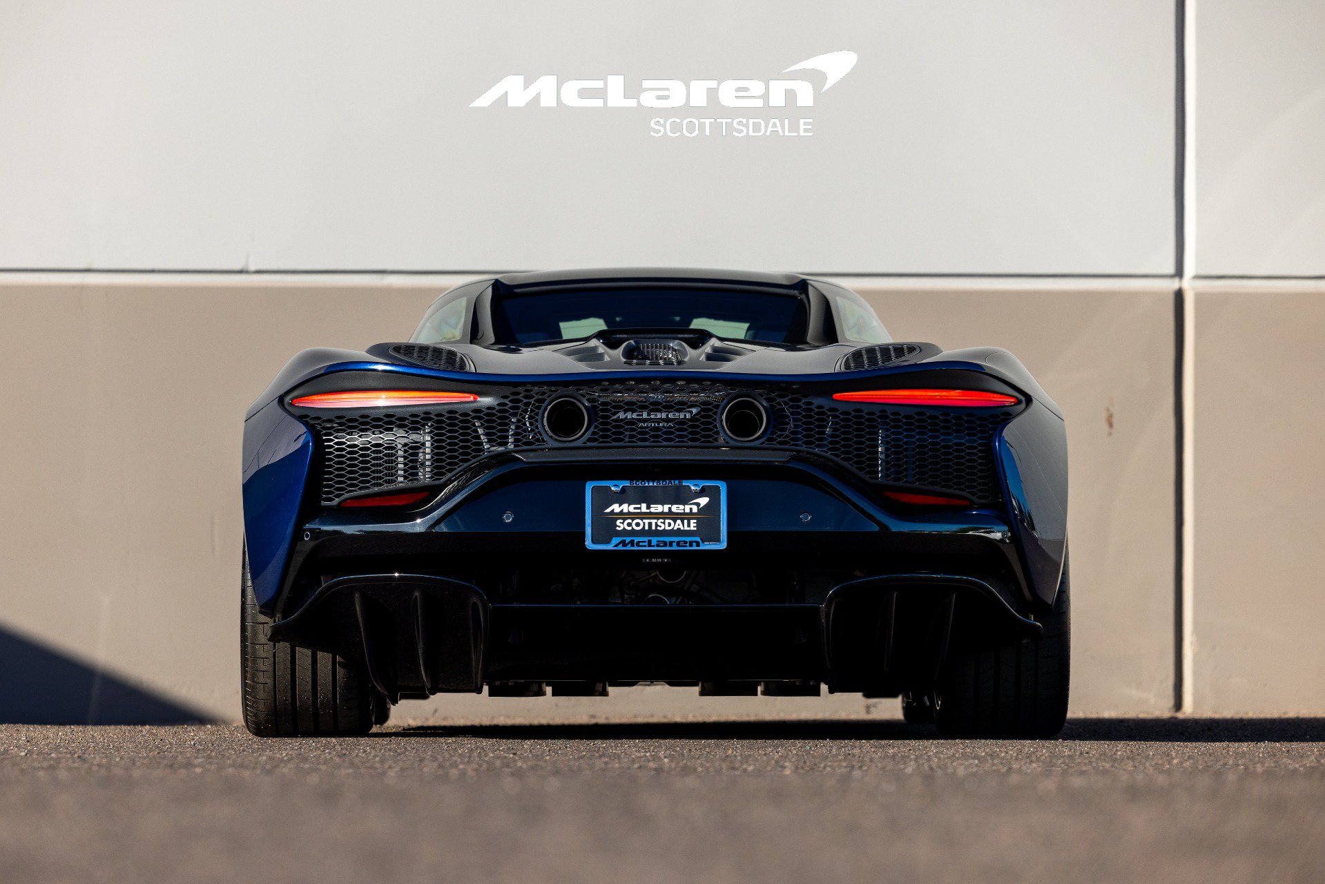 Used 2025 McLaren Artura Spider RWD image 8