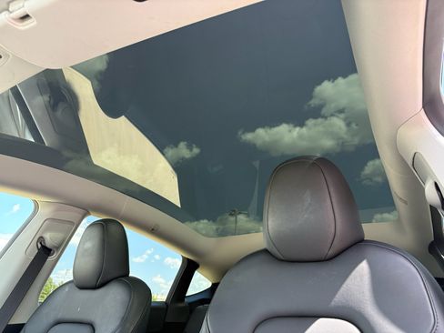 Used 2023 Tesla Model Y 2WD image 21