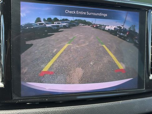 Used 2023 Chrysler Pacifica Touring-L FWD image 17