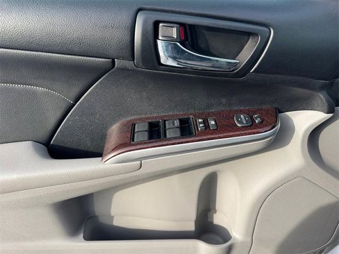 Used 2014 Toyota Camry L image 21