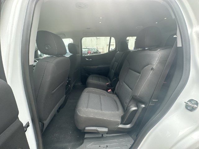 Used 2023 GMC Acadia SLE FWD image 29