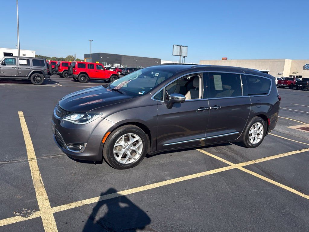 Used 2020 Chrysler Pacifica Limited w/ Advanced Safetytec Group FWD image 4