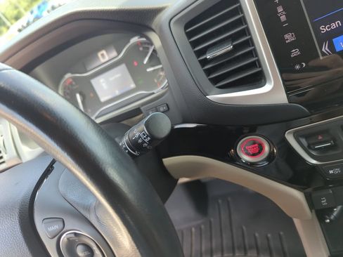 Used 2017 Honda Pilot Touring image 24