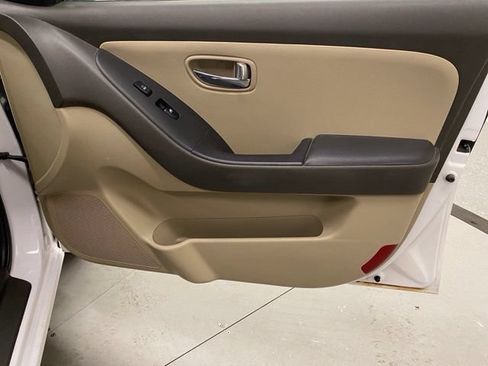 Used 2010 Hyundai Elantra GLS FWD image 22