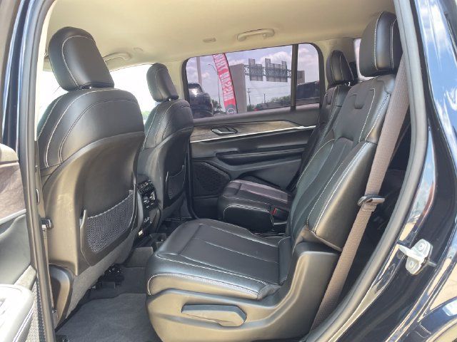 Used 2023 Jeep Grand Cherokee L Limited AWD/4WD image 24
