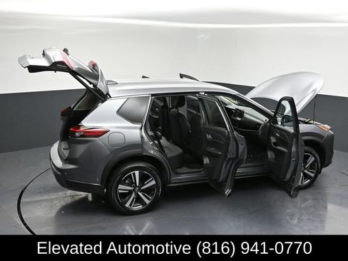 Used 2025 Nissan Rogue SL FWD image 33