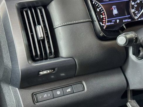 Used 2022 Nissan Pathfinder SL AWD/4WD image 19