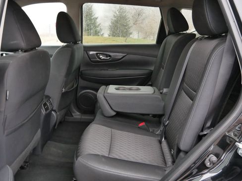 Used 2020 Nissan Rogue SV image 10