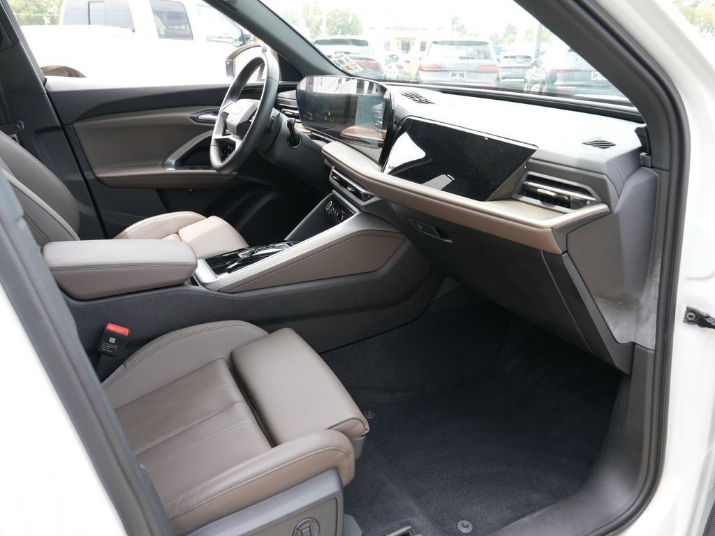 Used 2025 Audi Q5 Premium Plus w/ Premium Plus AWD/4WD image 18