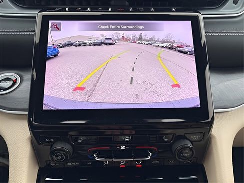 Used 2024 Jeep Grand Cherokee L Limited image 14