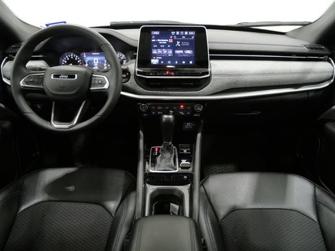 Used 2025 Jeep Compass Latitude w/ Sun & Sound Group AWD/4WD image 10