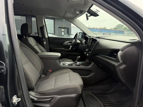 Used 2018 Chevrolet Traverse LT FWD image 25