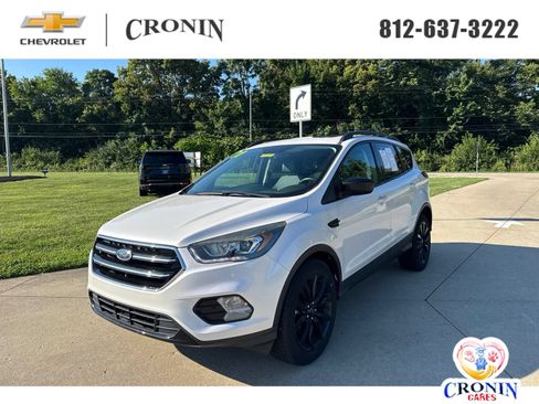 Used 2017 Ford Escape SE w/ SE Sport Appearance Package AWD/4WD image 1
