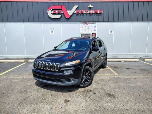 Used 2016 Jeep Cherokee Latitude w/ Comfort & Convenience Group AWD/4WD image 1