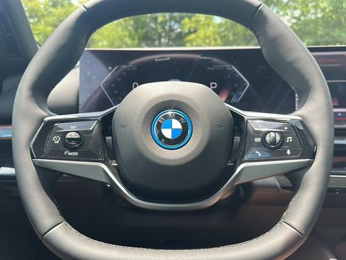 New 2026 BMW i5 eDrive40 image 17