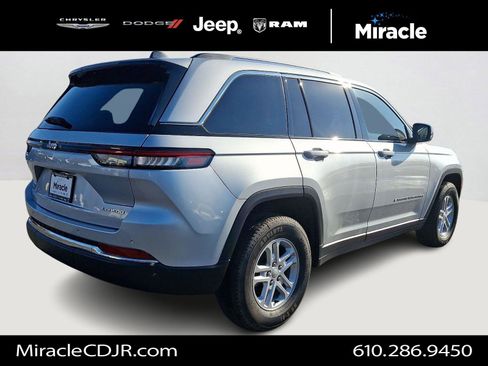 Certified 2023 Jeep Grand Cherokee Laredo image 7