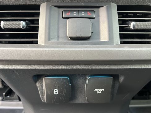 Used 2024 Ford F150 Lightning Lariat image 44