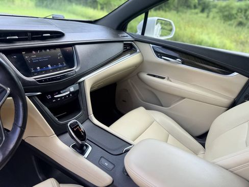 Used 2018 Cadillac XT5 FWD w/ LPO, Wheel Lock Package image 17