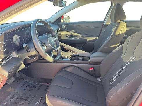 Certified 2024 Hyundai Elantra SEL w/ Convenience Package image 9