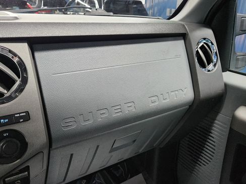 Used 2011 Ford F250 XLT w/ XLT Premium Pkg image 32