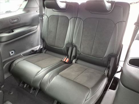Used 2025 Jeep Grand Cherokee L Altitude AWD/4WD image 14