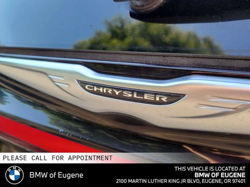 Used 2023 Chrysler Pacifica Touring-L FWD image 17
