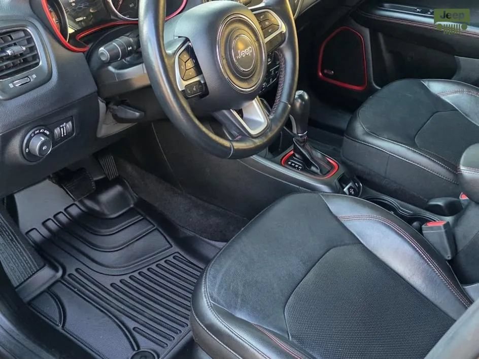 Used 2018 Jeep Compass Trailhawk w/ Leather Interior Group AWD/4WD image 10