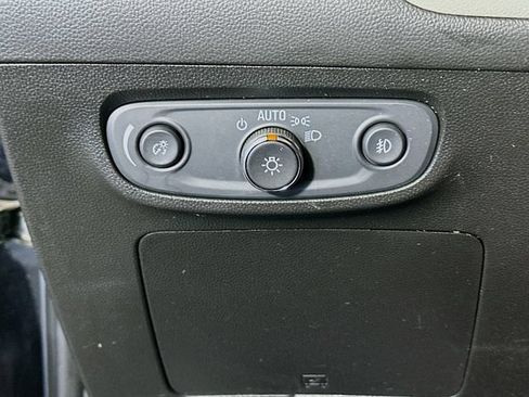 Used 2021 Buick Encore GX Essence w/ Advanced Technology Package FWD image 11