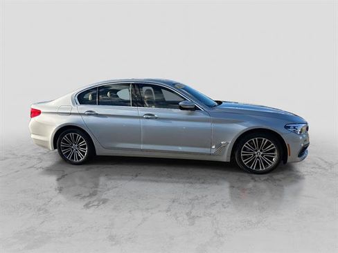 Used 2018 BMW 530i xDrive w/ Premium Package image 5