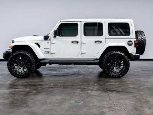 Used 2022 Jeep Wrangler Sahara image 9