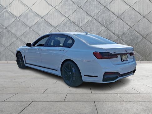 Used 2022 BMW 750i xDrive w/ Executive Package image 5