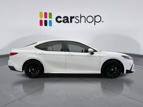 Used 2025 Toyota Camry SE image 6