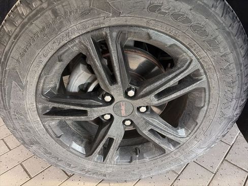 Used 2023 GMC Terrain AT4 image 2