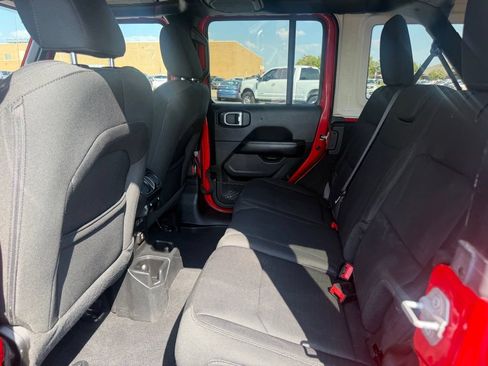 Used 2020 Jeep Wrangler Unlimited Sahara AWD/4WD image 17