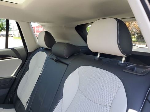 Certified 2025 Volkswagen Tiguan SE w/ Panoramic Sunroof Package AWD/4WD image 9