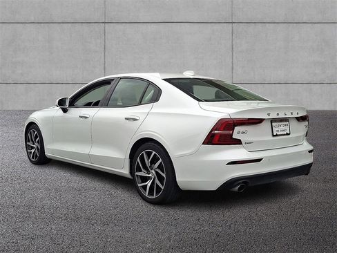 Used 2020 Volvo S60 T6 Momentum image 6