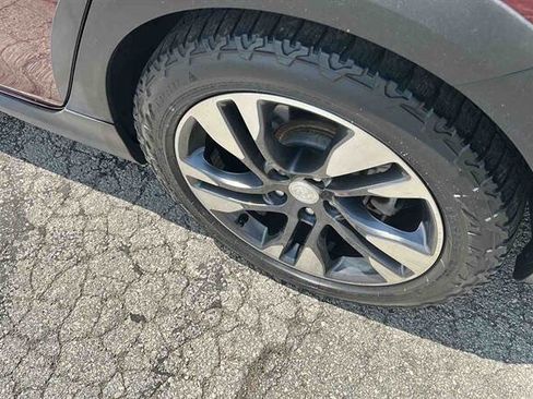 Used 2018 Buick Regal Preferred w/ Sights and Sounds Package AWD/4WD image 10